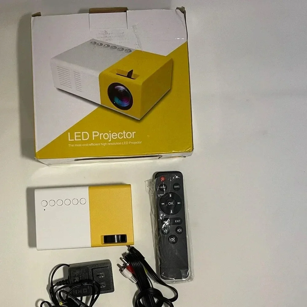 NIB! LED mini high resolution projector - Picture 2 of 4